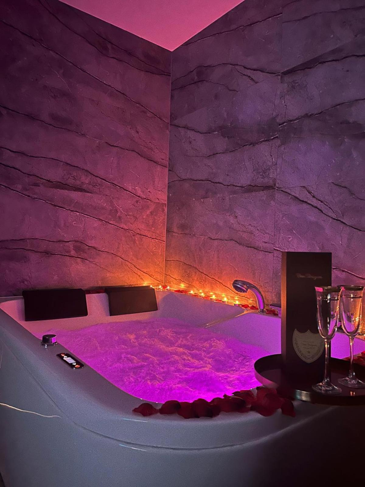 ראדום Apartament Z Jacuzzi Klimatyzacja Prywatny Parking מראה חיצוני תמונה