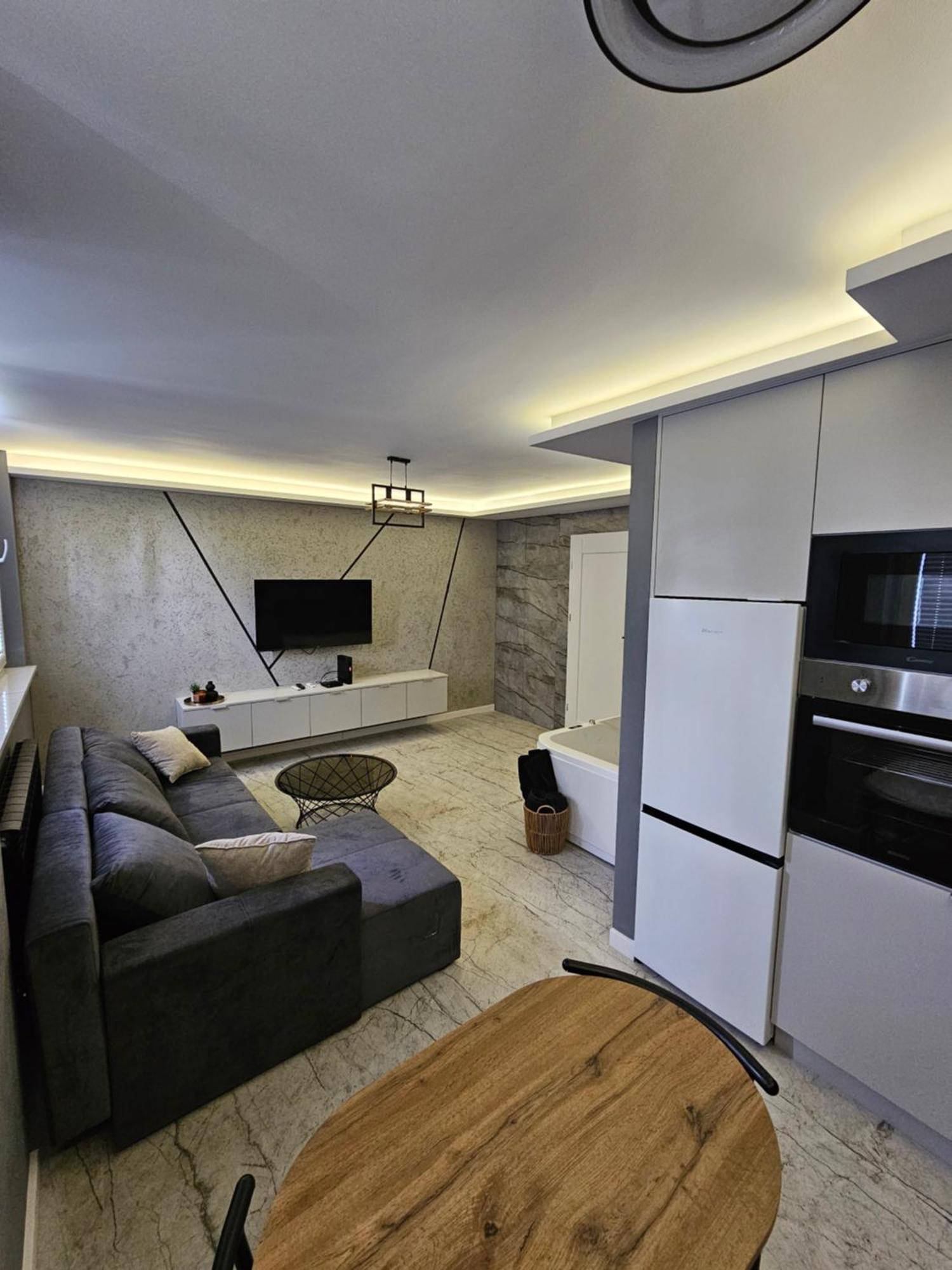 ראדום Apartament Z Jacuzzi Klimatyzacja Prywatny Parking מראה חיצוני תמונה